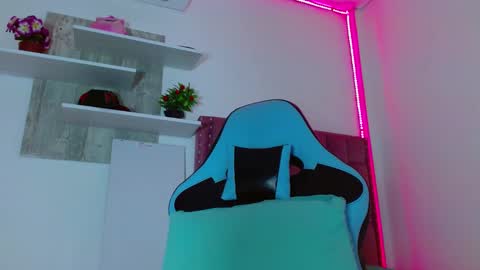 Snapshot of lucyy_start chatting on 01.25.25 LUCY online show from 01.25.25