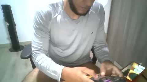 Snapshot of luhizu87871987 chatting on 11.05.25 luhizu87871987 online show from 11.05.25