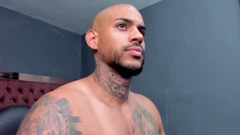 Snapshot of luigi1_ chatting on 01.01.25 Luigi Vitale online show from 01.01.25