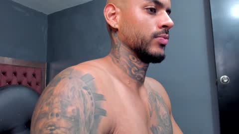 Snapshot of luigi1_ chatting on 01.01.25 Luigi Vitale online show from 01.01.25