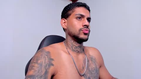 Snapshot of luigi1_ chatting on 11.12.25 Luigi Vitale online show from 11.12.25