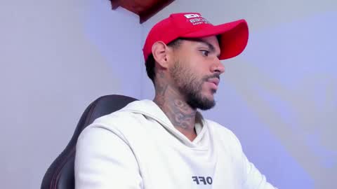 Snapshot of luigi1_ chatting on 11.27.25 Luigi Vitale online show from 11.27.25