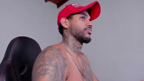 Snapshot of luigi1_ chatting on 12.05.25 Luigi Vitale online show from 12.05.25