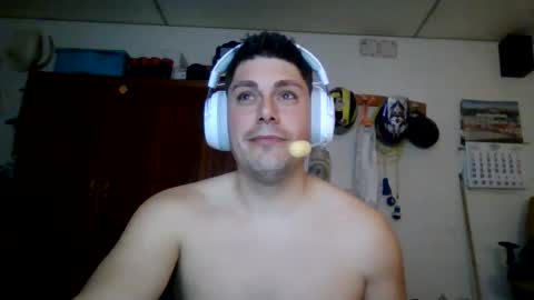 Snapshot of luis2423 chatting on 03.13.26 A slave to the mistress.. un esclavo para las amas dominantes. online show from 03.13.26