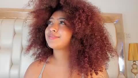 Snapshot of luisa_cameron chatting on 01.10.25 online show from 01.10.25