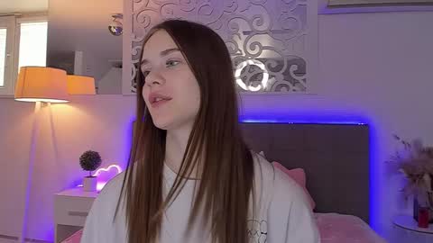 LuisaClover online show from 04.22.26
