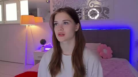 LuisaClover online show from 05.02.26