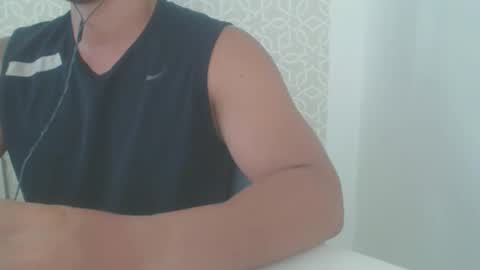 Snapshot of lukafitness chatting on 12.21.25 lukafitness online show from 12.21.25