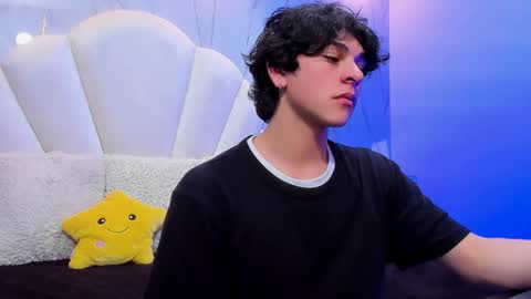 Snapshot of luke_howland chatting on 12.05.24 Luke online show from 12.05.24