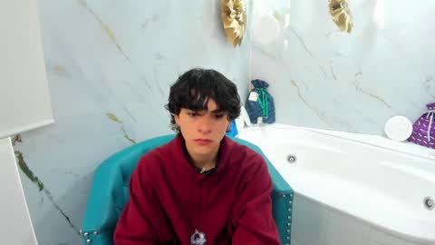 Snapshot of luke_howland chatting on 12.07.24 Luke online show from 12.07.24