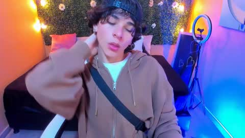 Snapshot of luke_howland chatting on 01.10.25 Luke online show from 01.10.25