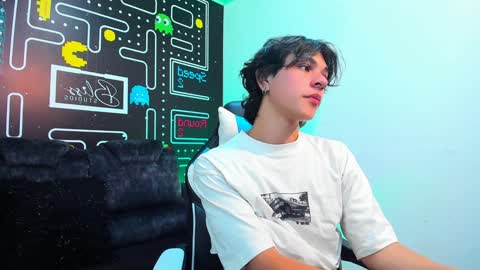 Snapshot of luke_howland chatting on 01.14.25 Luke online show from 01.14.25