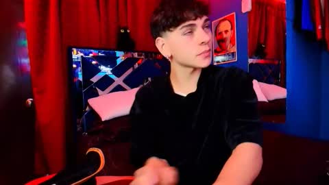 Snapshot of luke_howland chatting on 02.04.26 Luke online show from 02.04.26