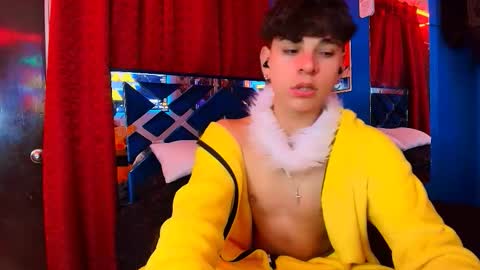 Snapshot of luke_howland chatting on 03.26.26 Luke online show from 03.26.26