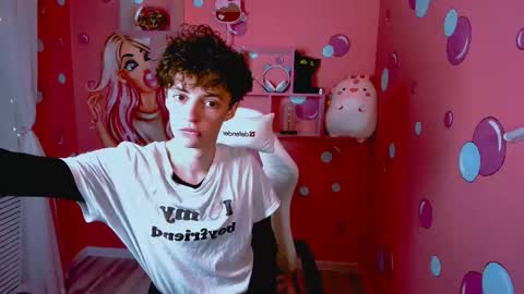 Snapshot of luke_sweet chatting on 12.04.25 Luke online show from 12.04.25