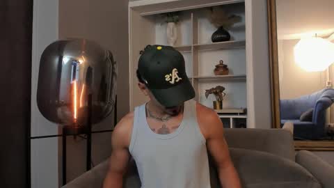 Snapshot of lukeetaylor_ chatting on 10.29.25 Luke Taylor online show from 10.29.25