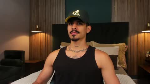 Snapshot of lukeetaylor_ chatting on 11.04.25 Luke Taylor online show from 11.04.25