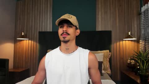 Snapshot of lukeetaylor_ chatting on 11.05.25 Luke Taylor online show from 11.05.25