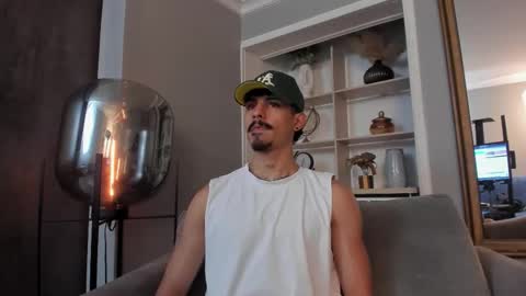 Snapshot of lukeetaylor_ chatting on 11.22.25 Luke Taylor online show from 11.22.25