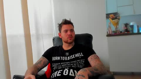 Snapshot of lukeglanton17 chatting on 05.12.26 Luke online show from 05.12.26