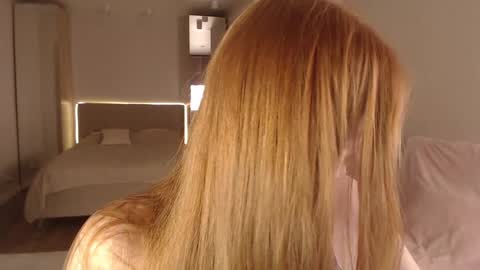 Snapshot of lulu_moons chatting on 12.12.24 Lulu online show from 12.12.24