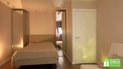 Snapshot of lulu_moons chatting on 12.13.25 Lulu online show from 12.13.25