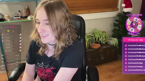 Snapshot of luluv chatting on 12.15.24 Lulu online show from 12.15.24