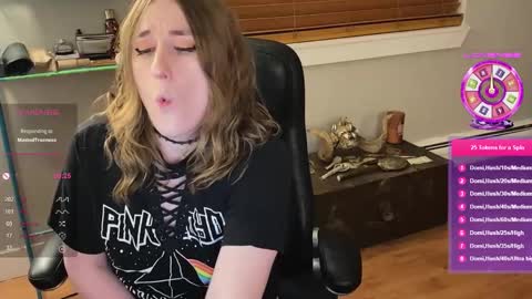 Snapshot of luluv chatting on 01.24.25 Lulu online show from 01.24.25