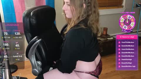 Snapshot of luluv chatting on 10.21.25 Lulu online show from 10.21.25