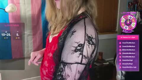 Snapshot of luluv chatting on 10.31.25 Lulu online show from 10.31.25