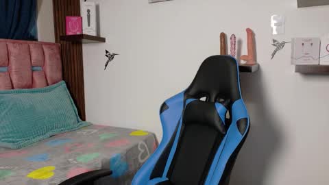 Snapshot of luna2155 chatting on 09.22.25 Luna online show from 09.22.25