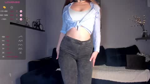 Snapshot of luna__l chatting on 01.21.25 Alice online show from 01.21.25