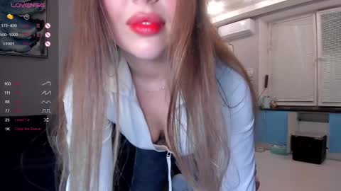 Snapshot of luna__l chatting on 03.06.25 Alice online show from 03.06.25