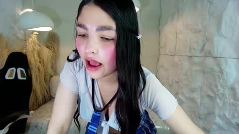 Snapshot of luna__r chatting on 10.11.25 Luna online show from 10.11.25