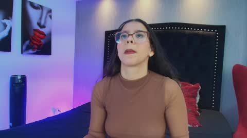 Luna And Titan  online show from 12.01.25