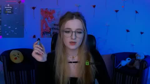 luna_berryy online show from 04.22.26