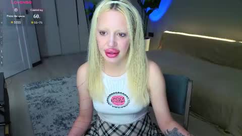 Snapshot of luna_beverly chatting on 06.20.26 luna_beverly online show from 06.20.26