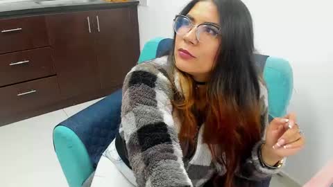 Snapshot of luna_dumont chatting on 02.06.25 luna online show from 02.06.25