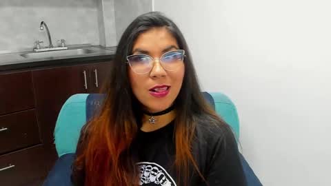 Snapshot of luna_dumont chatting on 02.06.25 luna online show from 02.06.25