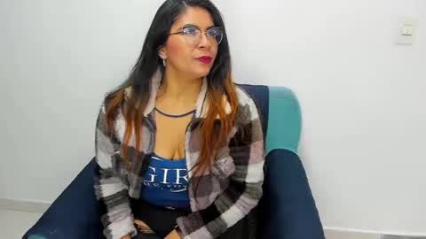 Snapshot of luna_dumont chatting on 02.14.25 luna online show from 02.14.25