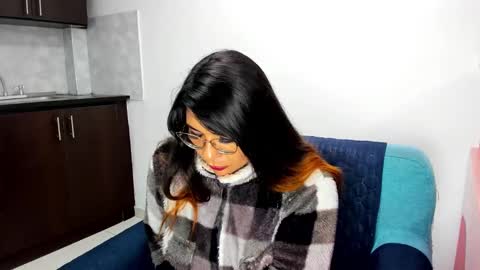 Snapshot of luna_dumont chatting on 02.18.25 luna online show from 02.18.25