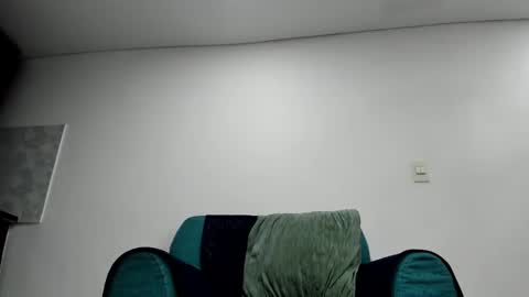 Snapshot of luna_dumont chatting on 02.18.25 luna online show from 02.18.25