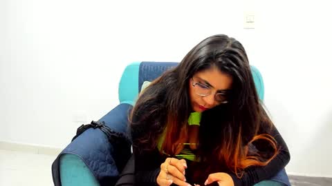 Snapshot of luna_dumont chatting on 02.21.25 luna online show from 02.21.25