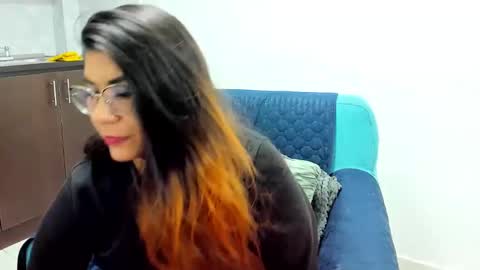 Snapshot of luna_dumont chatting on 02.22.25 luna online show from 02.22.25