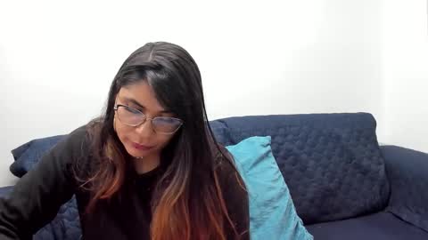 Snapshot of luna_dumont chatting on 02.28.25 luna online show from 02.28.25