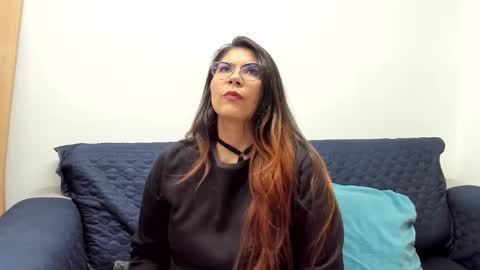 Snapshot of luna_dumont chatting on 03.01.25 luna online show from 03.01.25