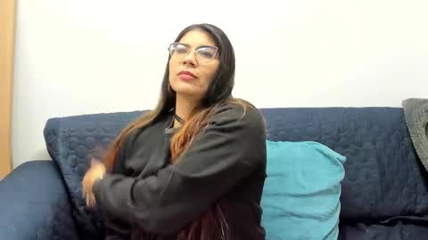 Snapshot of luna_dumont chatting on 03.02.25 luna online show from 03.02.25