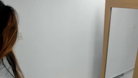 Snapshot of luna_dumont chatting on 03.08.25 luna online show from 03.08.25