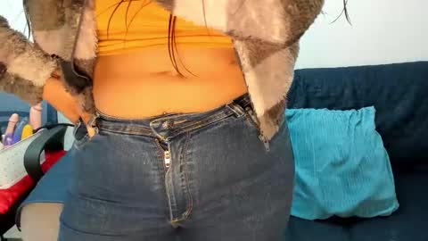 Snapshot of luna_dumont chatting on 03.09.25 luna online show from 03.09.25