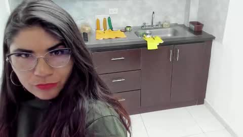 Snapshot of luna_dumont chatting on 09.09.25 luna online show from 09.09.25